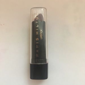 Pairs Hilton lipstick